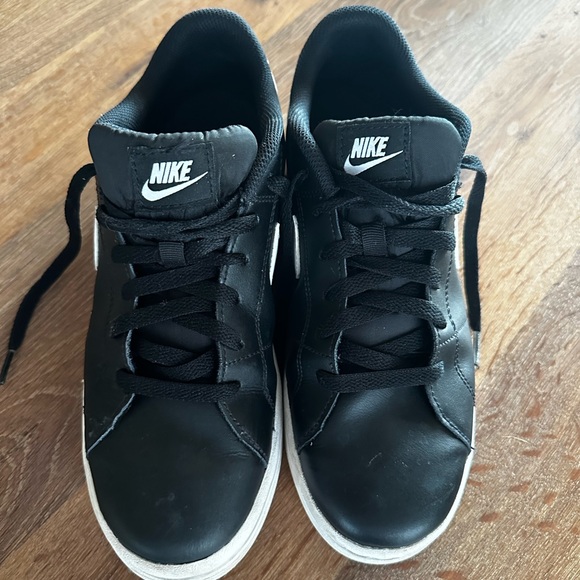 Women’s Nike Sneakers - 10 - Picture 9 of 9